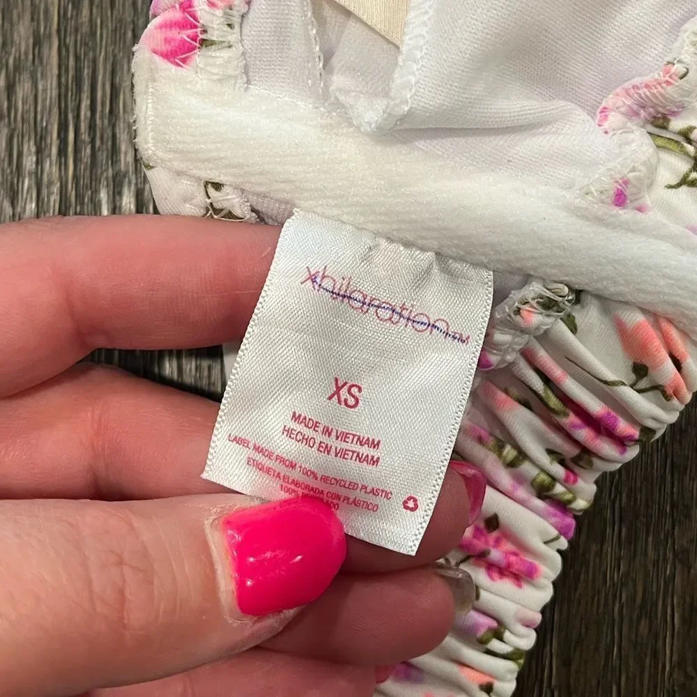 NWOT Xhilaration White Pink Floral Square Neck Bandeau Swim Top Size XS